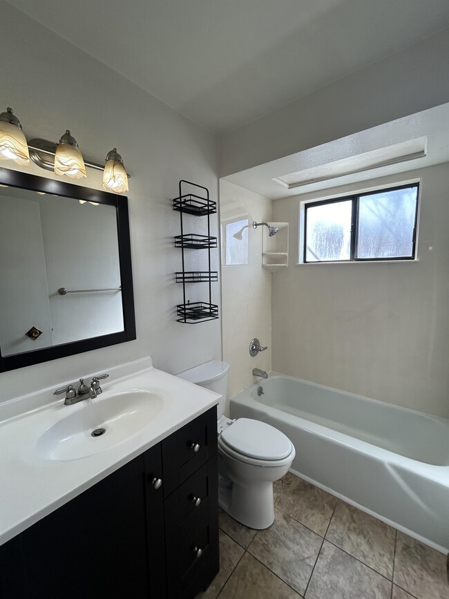 Building Photo - 12204 Baja Dr NE