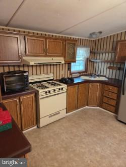 Building Photo - 10 White Pine Ln