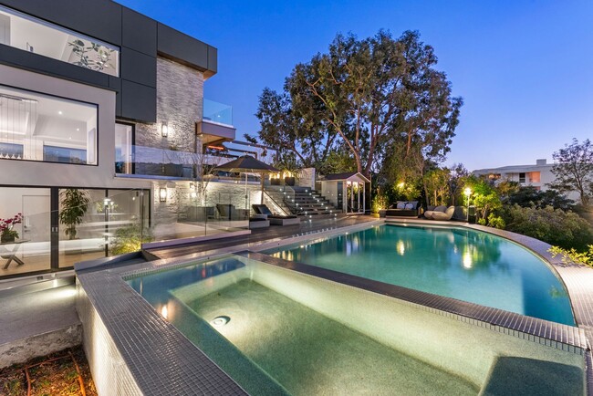 Building Photo - Prestigious Hollywood Hills Home for Rent