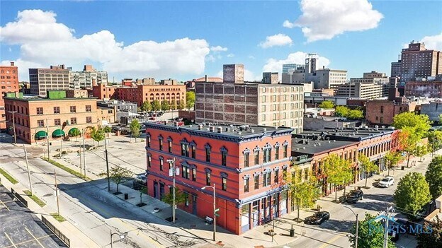 Building Photo - 42 S Saint Clair St