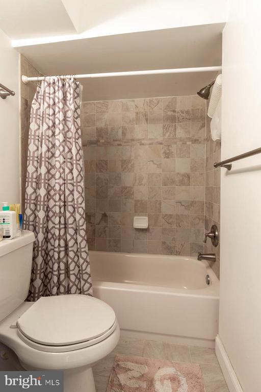 Building Photo - 1631 Green St