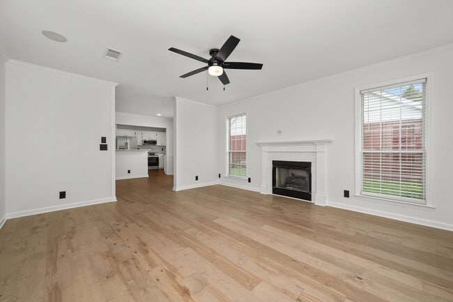 Building Photo - Black Fox Crossing Townhome