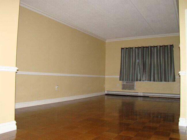 Building Photo - 160 Academy St