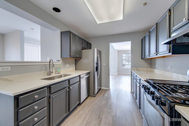 Building Photo - 460 Mayflower Ln