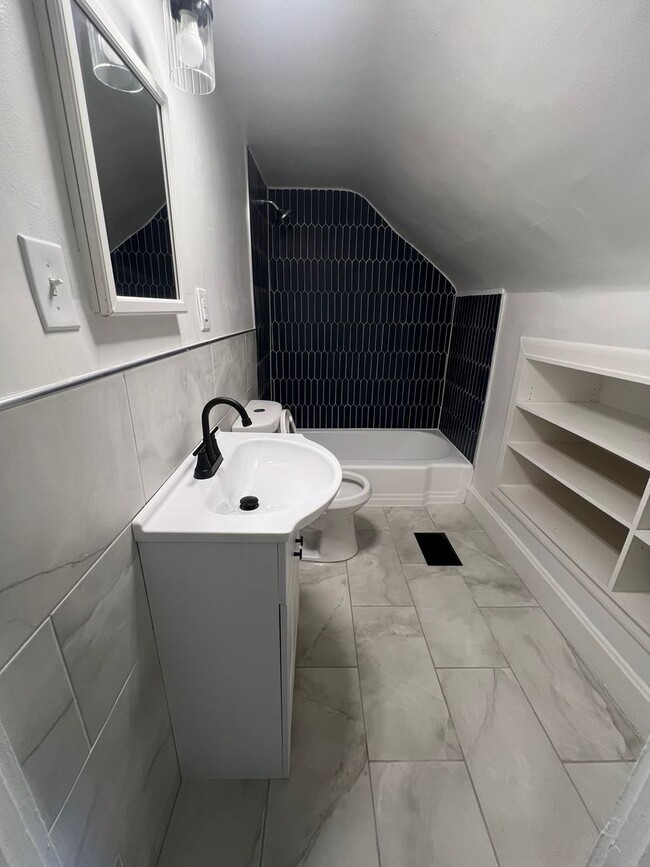 Building Photo - 425 Gibson Ave