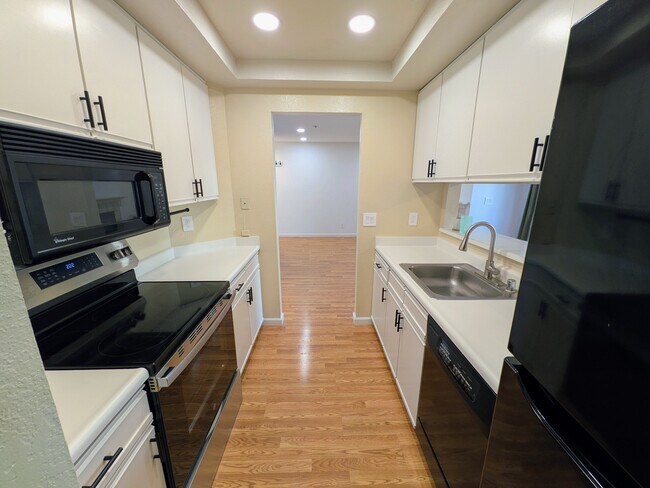 Building Photo - 2709 Oak Rd