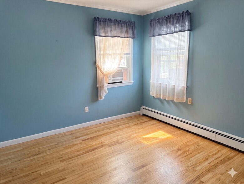 Building Photo - 0-17 Saddle River Rd