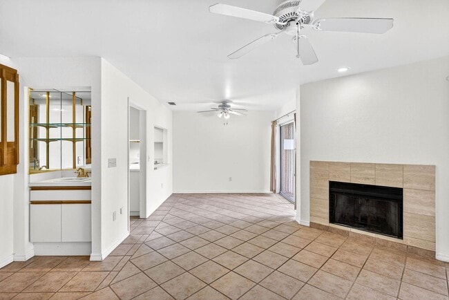 Building Photo - 1,961SF Condo | 3 Bedrooms & 2.5 Bathrooms...