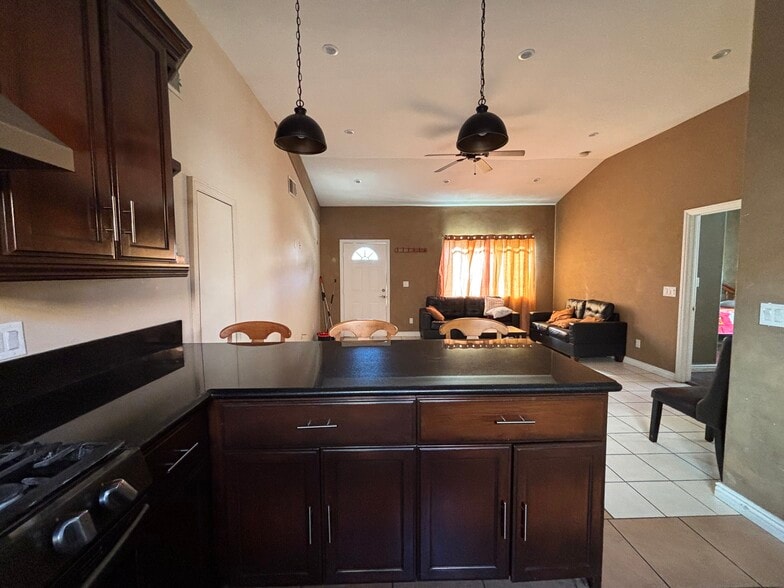 Building Photo - 1817 N Ave 53