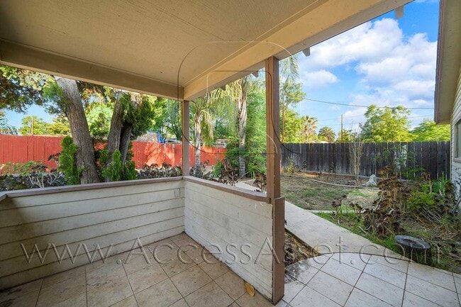 Building Photo - Charming Home in Historic Downtown Lake Elsinore!