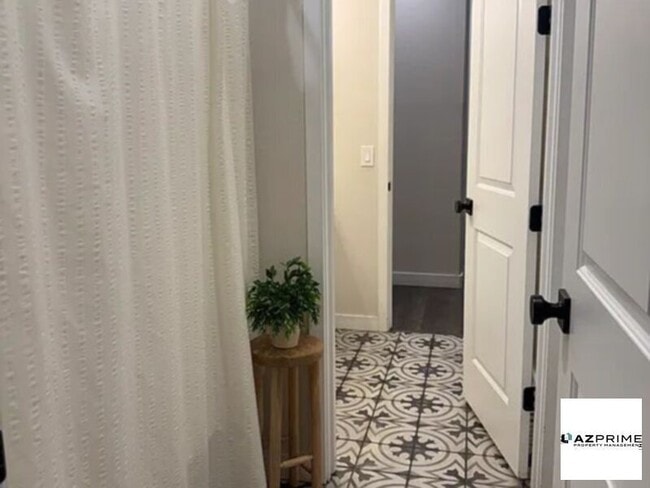 Building Photo - Beautiful home