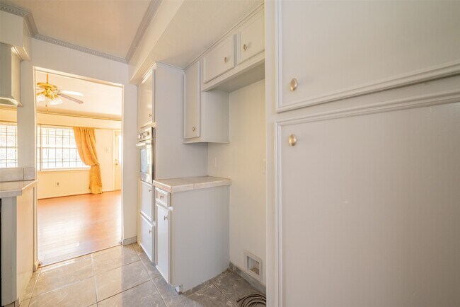 Building Photo - 4031 Curly Oaks Dr