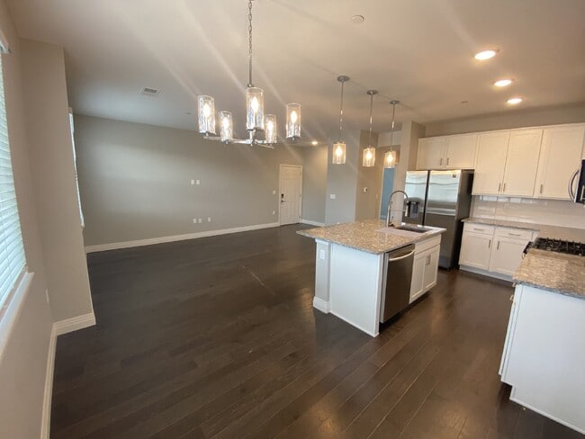 Building Photo - Newly Built Condo in the Side Creek Neighborhood!