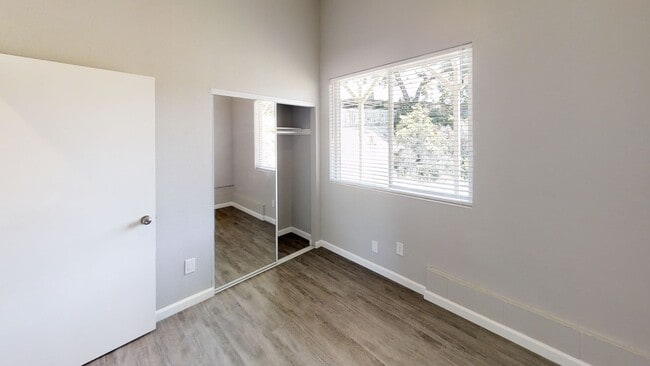 Building Photo - 7BD/3BA, Large Decks!