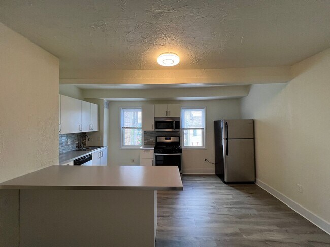 Building Photo - Updated 1BR 1 Bath house with office now available!