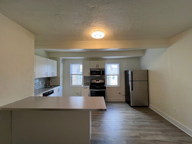 Building Photo - Updated 2BR house now available!