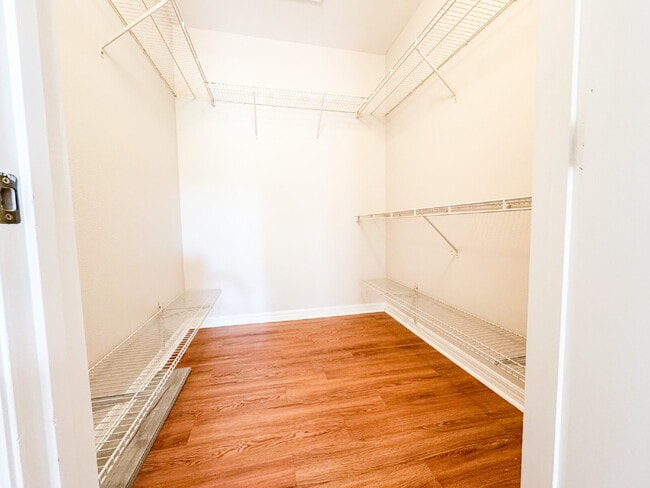 Building Photo - "Spacious & Stylish 3-Bed, 2-Bath Condo Retreat  close to downtown Sarasota. Gated, Luxury Commun...