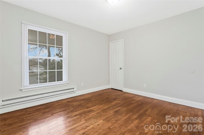 Building Photo - 321 S Gardner Ave