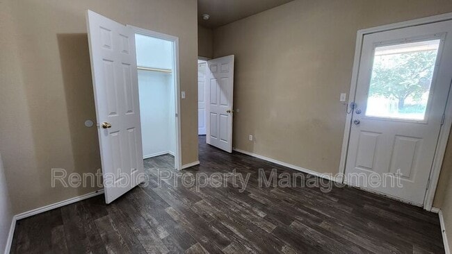 Building Photo - 110 Collett Ct