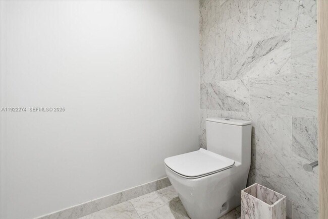 Building Photo - 1000 Brickell Plaza