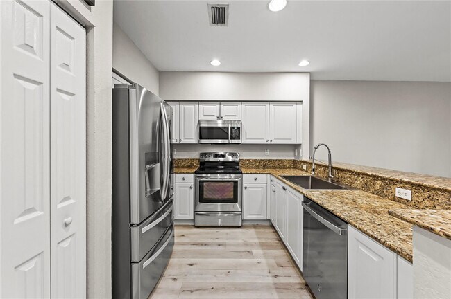 Building Photo - 2827 SW 83rd Terrace