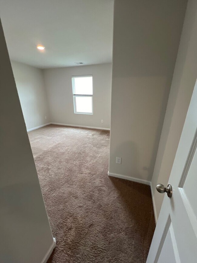 Building Photo - Charming 3 Bedroom Home Located In Zebulon NC!!!