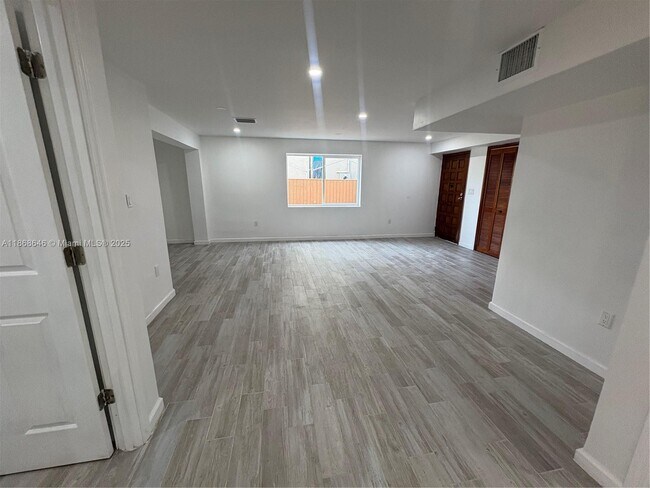 Building Photo - 3291 SW 25th St