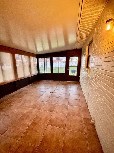 Building Photo - 24 Oriole Cir