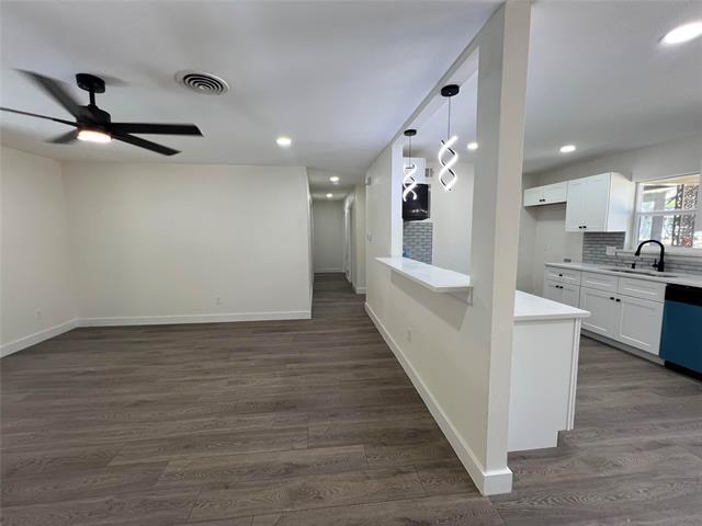 Building Photo - 8020 Laura St