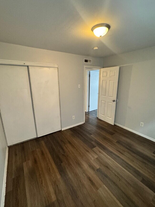 Building Photo - 2919 Chippewa St