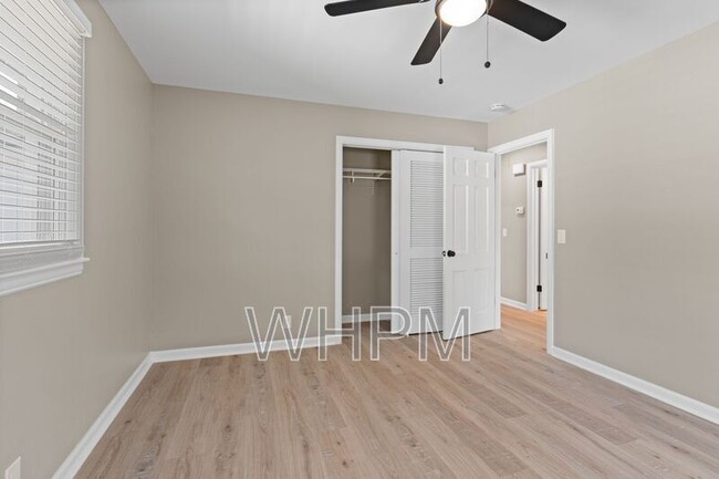 Building Photo - 258 Carriage Dr