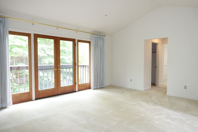 Building Photo - Spacious home, close to downtown Los Altos.  Easy commute location. Great Los Altos Schools!