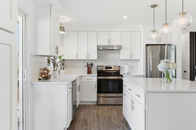 Building Photo - Stunning Fully Renovated 4BR + Bonus on Spokane's South Hill - Chef's Kitchen, 2-Car Garage & Bac...