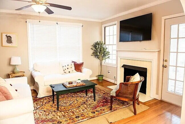 Building Photo - Fully Furnished 4BR Bungalow in Prime Forest Dr Location