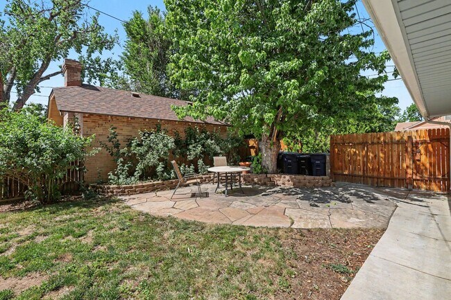 Building Photo - Charming University Neighborhood Home | 2 Bedrooms + Bonus Room