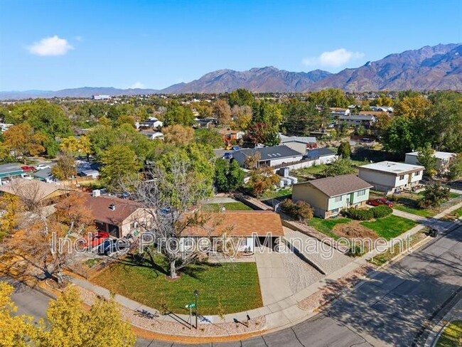 Building Photo - 10551 Violet Dr