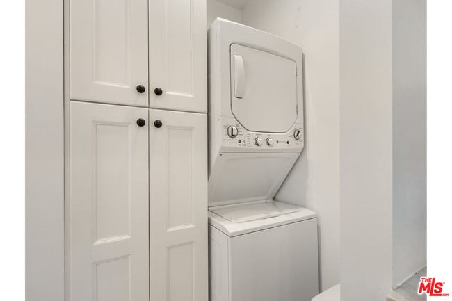 Building Photo - 741 N Dillon St