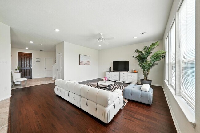 Building Photo - 15410 Rosehill Summit Ln