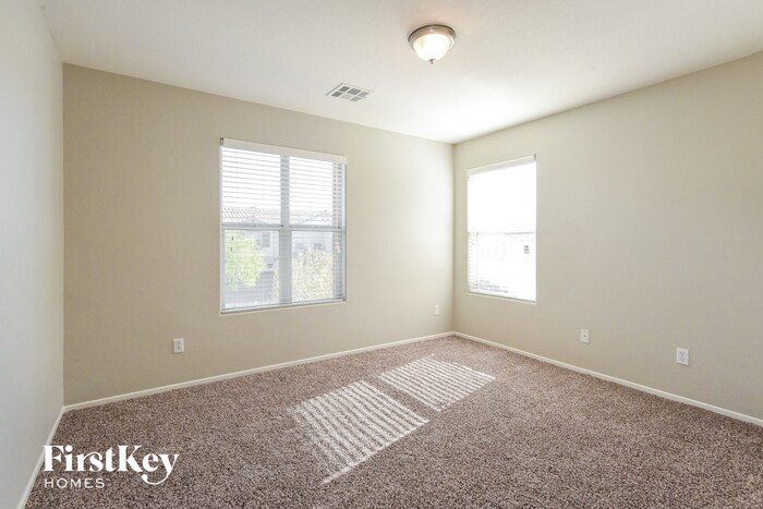 Building Photo - 10221 Kermode Ct