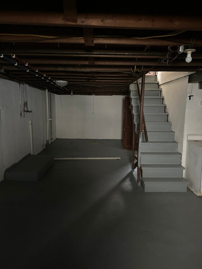 Building Photo - 7007 Paisley Dr