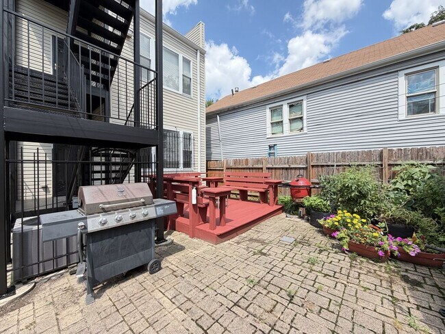 Building Photo - 1415 N Campbell Ave