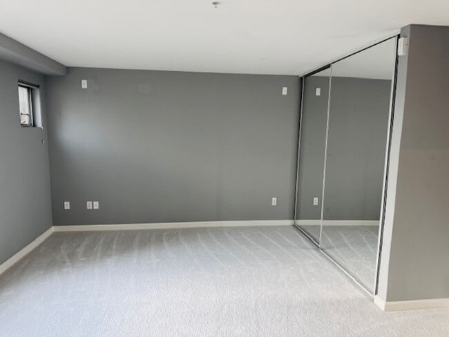 Building Photo - Wonderful Try-level condo near Pleasant Hill Bart-Iron Horse Ln. Walnut Creek