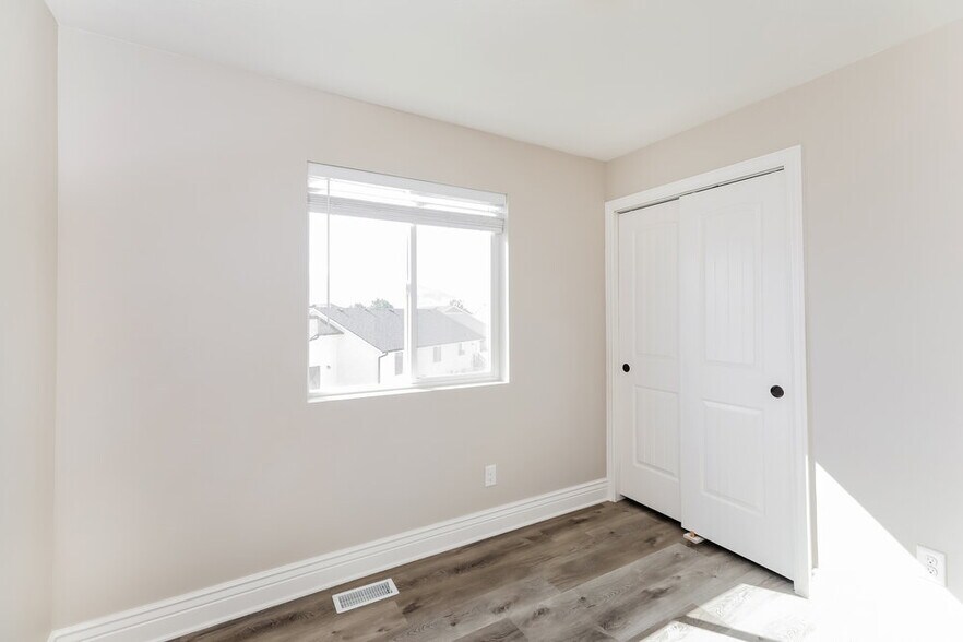 Building Photo - 168 S Ranch Rd