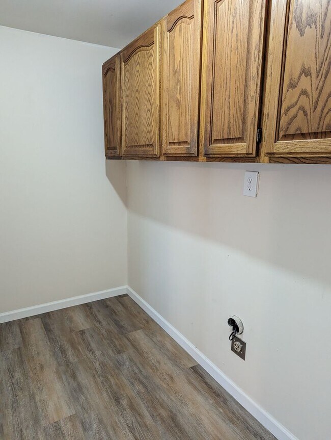 Building Photo - Available NOW - 3 Bed, 1 Bath Spacious Ran...