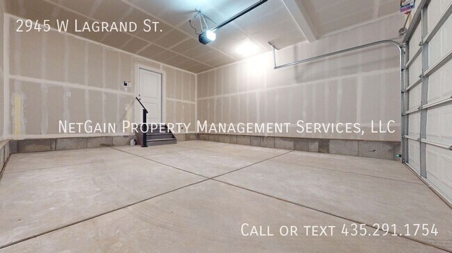 Building Photo - 2945 W LaGrand St