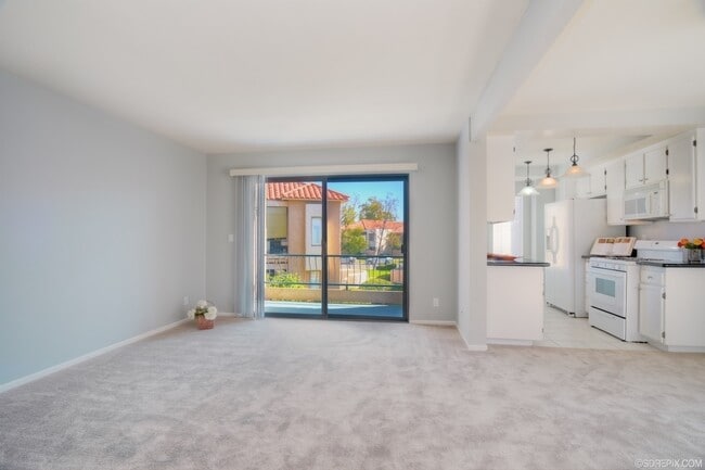 Building Photo - Upper level 2BR/2BA Condo for rent in Mira Mesa!