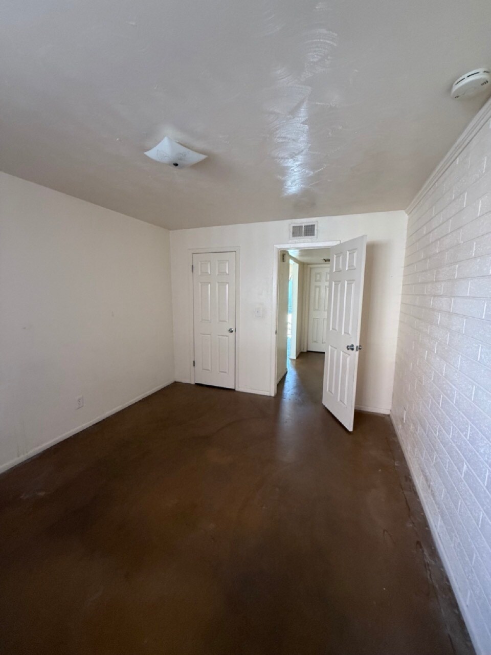 Building Photo - 2024 S Mill Ave