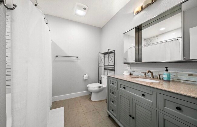 Building Photo - 1635 Castle Ct