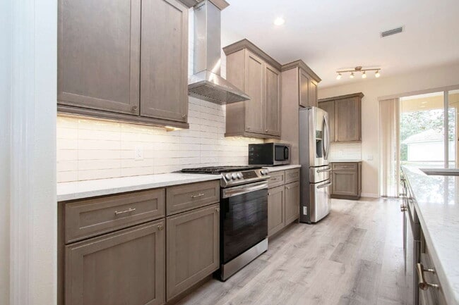 Building Photo - 8419 Whispering Woods Ct