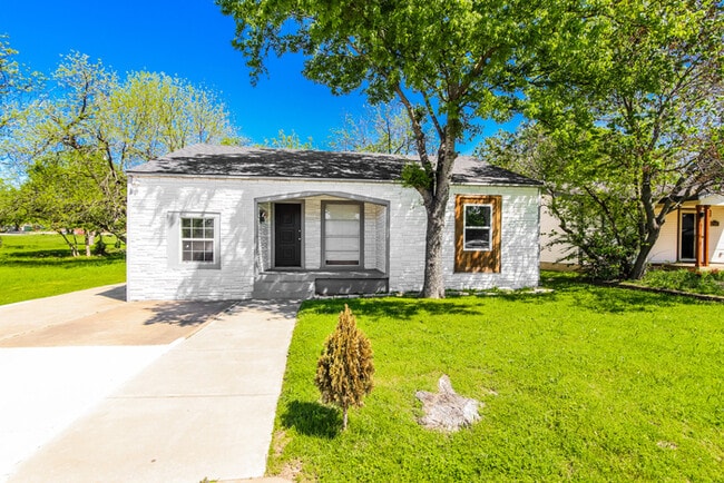 Building Photo - 2628 S Marsalis Ave